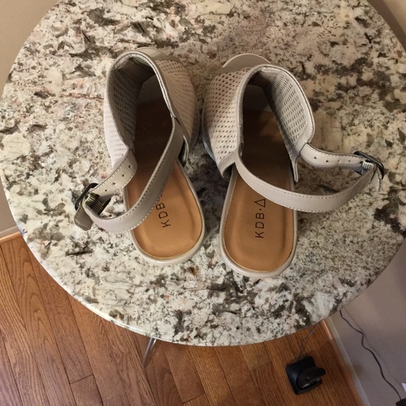 Kelsi Dagger perforated leather shoes . Size 8M - Picture 5 of 8